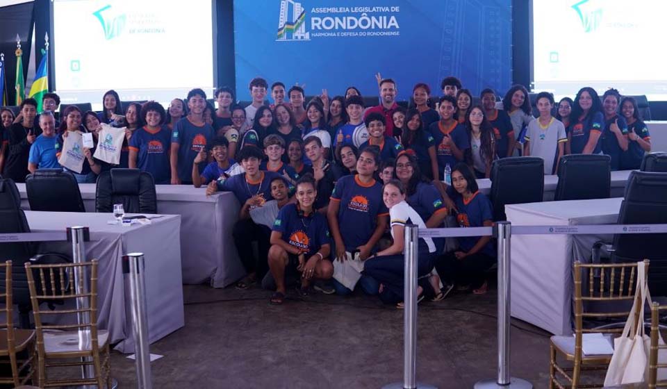 Preparação para o mercado de trabalho é tema de palestra no estande da Alero na Expobur