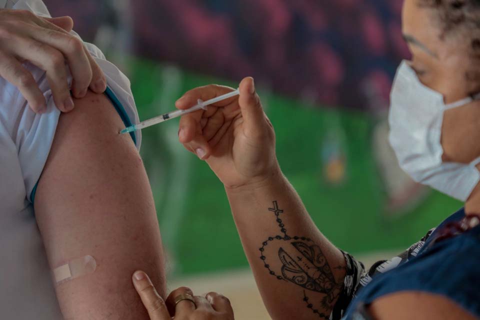 Imunizados com a primeira dose são orientados a cadastrar dados no SASI para o recebimento da segunda