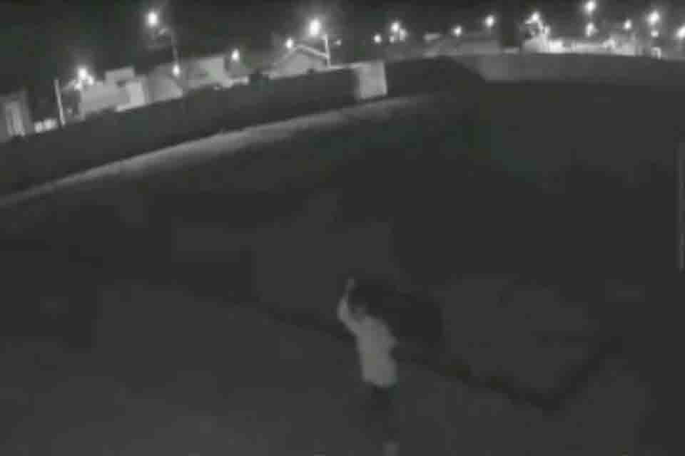 Criminoso furta televisor de escola municipal após arrombamento