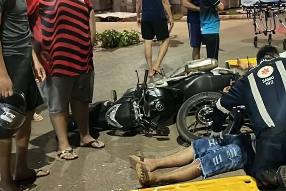 Colisão entre motocicletas deixa dois feridos na zona leste
