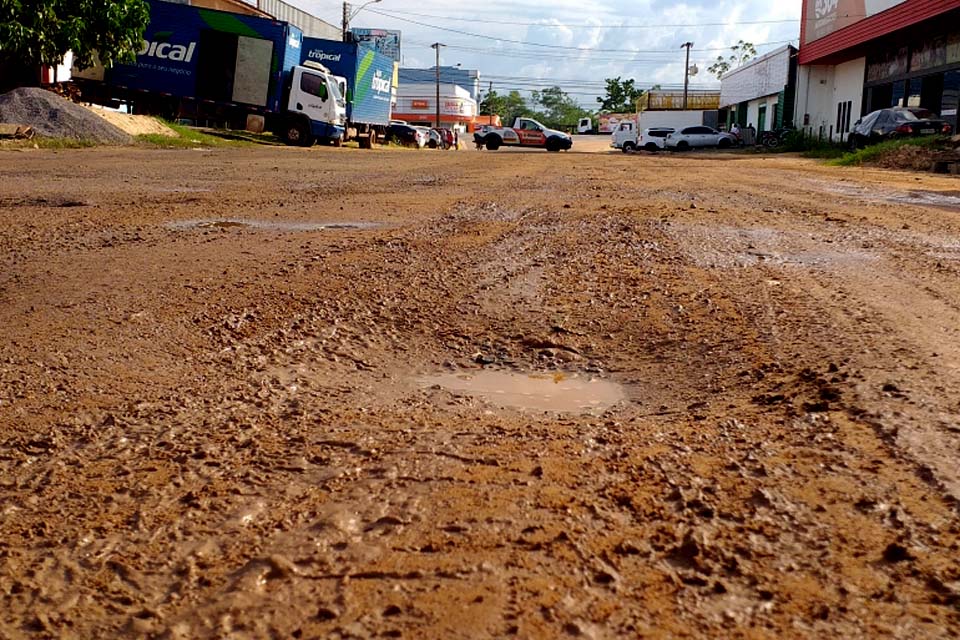População reclama sobre as obras do programa de pavimentação do município