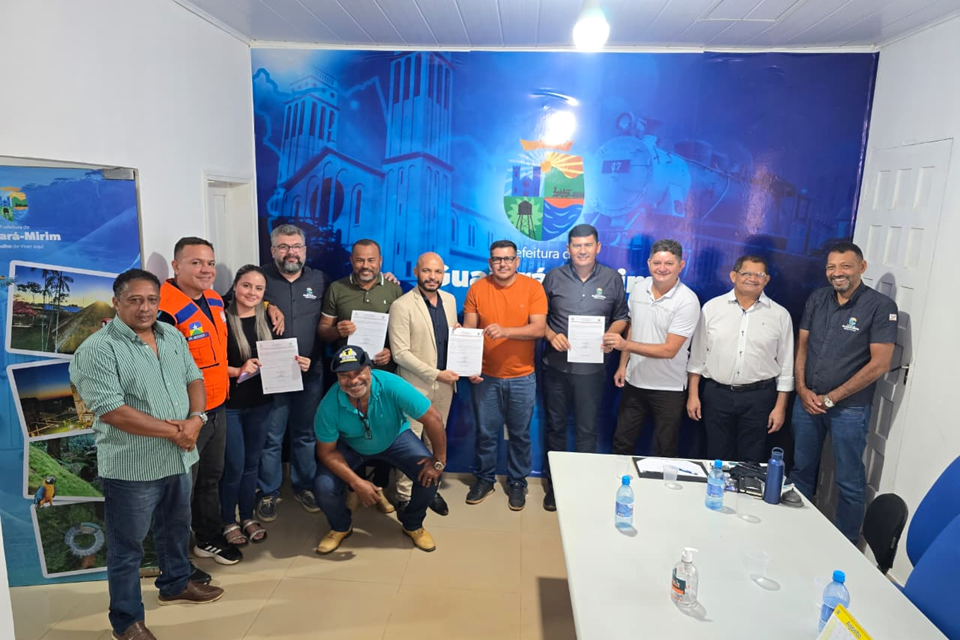 Prefeitura de Guajará-Mirim assina Ordens de Serviço para recuperação de mais de 70 km de estradas vicinais