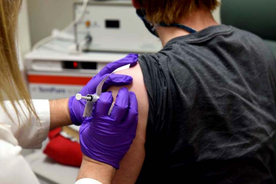 China pode começar vacinar população em novembro, diz governo