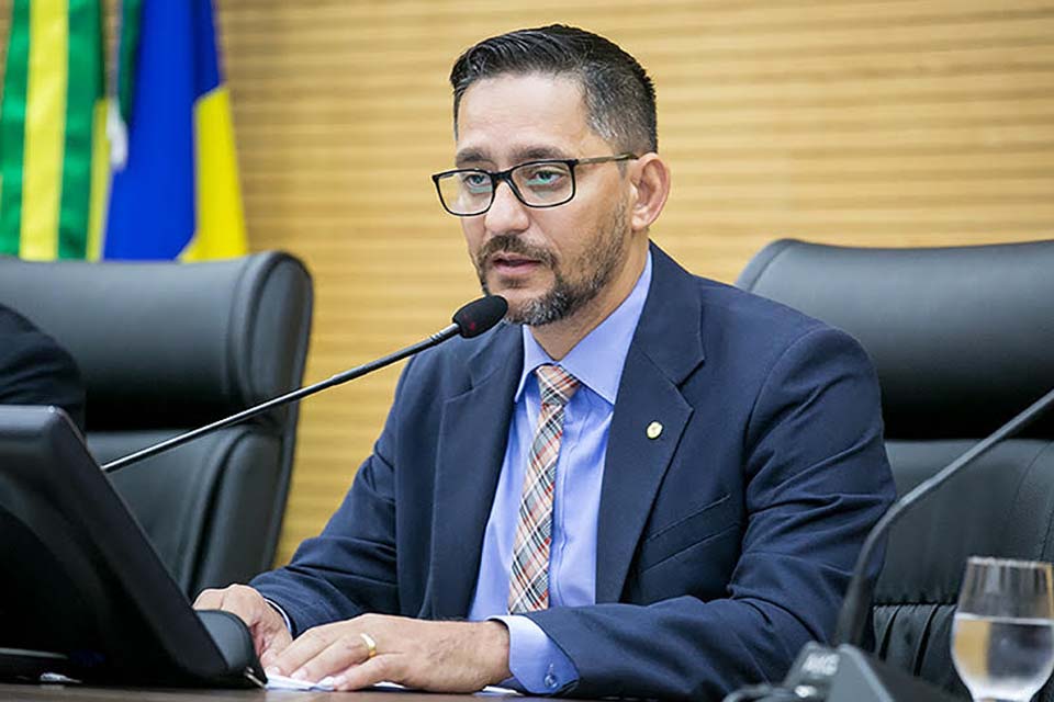Atendendo solicitação do deputado Anderson, DNIT realiza serviço de sinalização na BR-364, em Rondônia