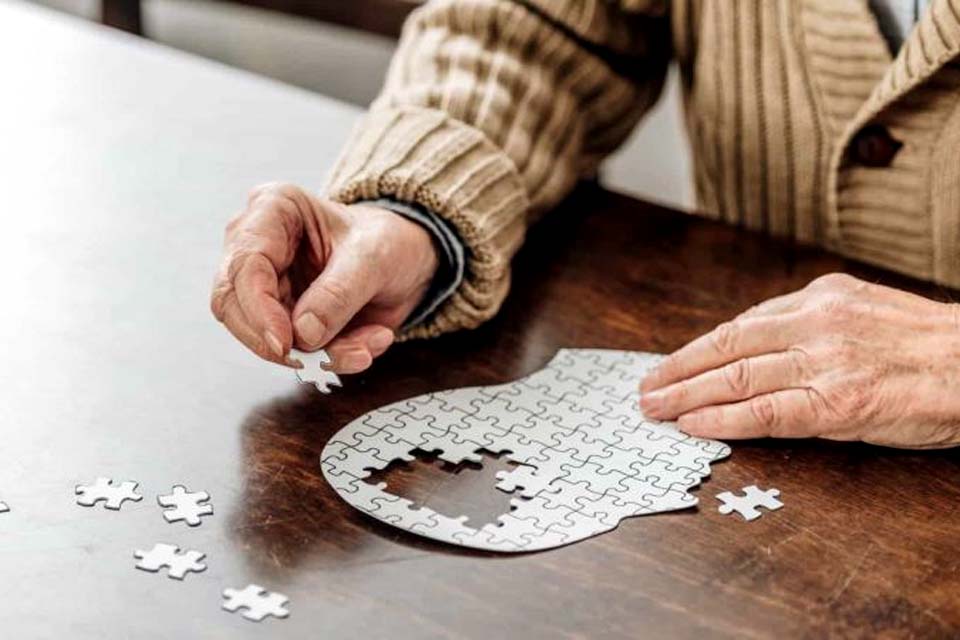 Risco de covid-19 grave é até 6 vezes maior em pacientes com Alzheimer