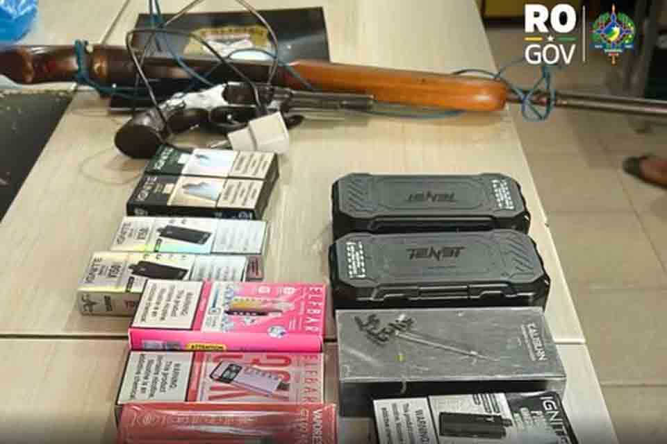 Polícia civil apreende cigarros eletrônicos e armas em operação