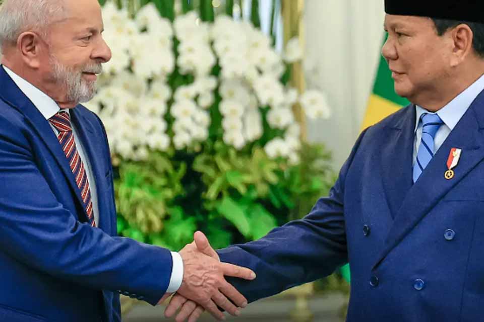 Brasil e Indonésia firmam acordos; Lula confirma candidatura em 2026