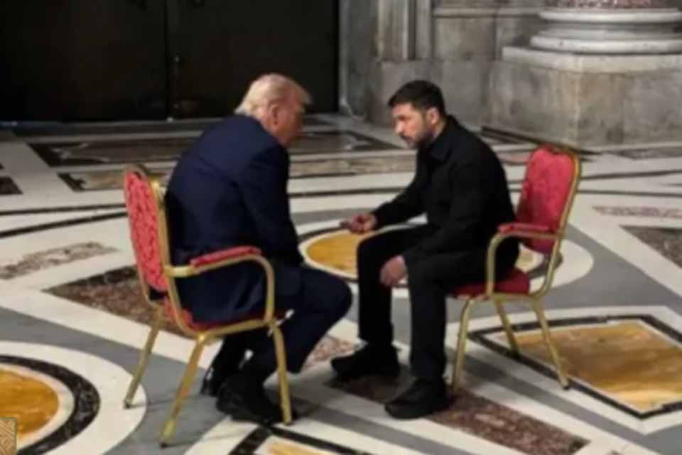 Trump e Zelensky conversam por cerca de 15 minutos antes do funeral do papa Francisco, em Roma