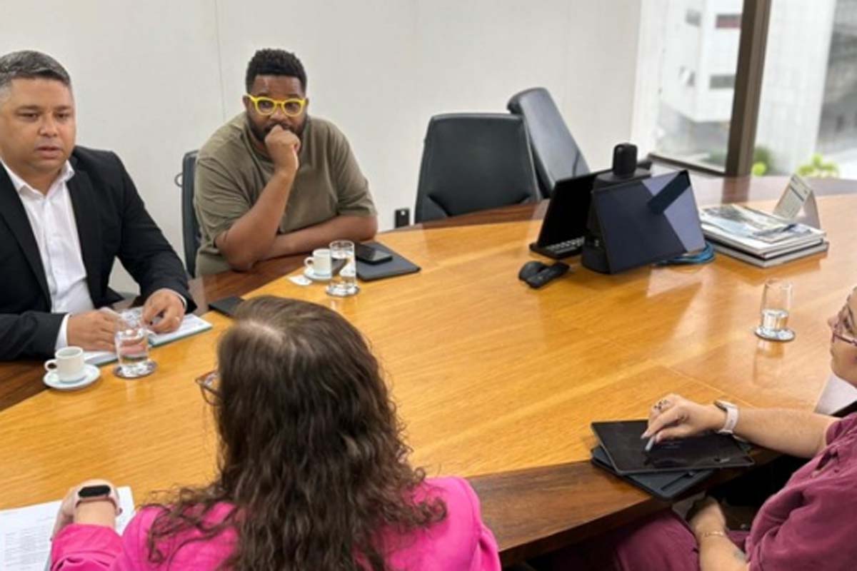 SINJUR trata reajuste, GAD e pautas dos aposentados durante reunião com secretária-geral e articula votação na Assembleia