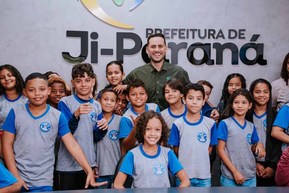 Alunos do 5º ano da Escola Moisés Umbelino visitam Palácio Urupá