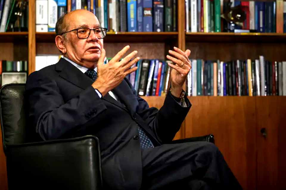AGU pede que Gilmar reconsidere decisão sobre impeachment de ministros