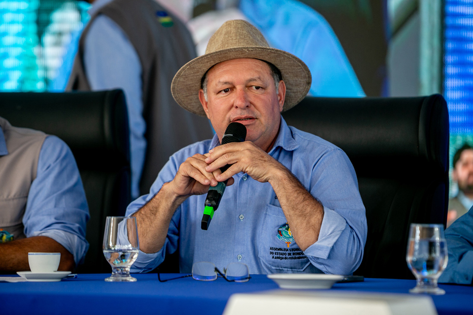 Pedro Fernandes garante R$ 200 mil para reforçar a segurança escolar em Ariquemes