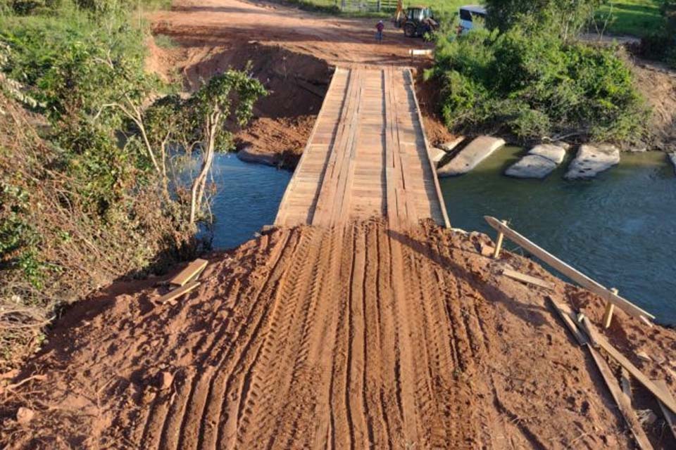 Prefeitura conclui reconstrução da ponte na linha 196 lado Sul
