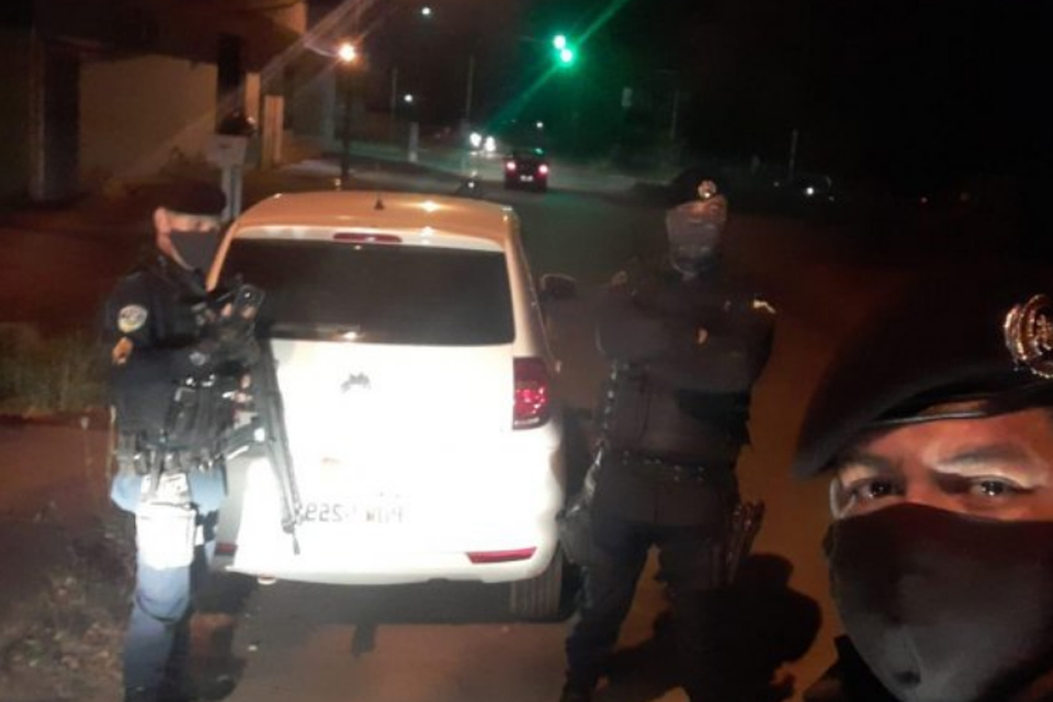 Policiais militares recuperam carro roubado na zona Leste de Porto Velho