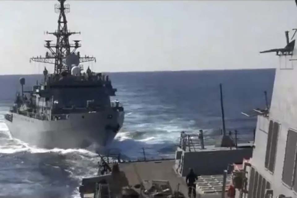 Navio de guerra russo se aproximou 'agressivamente' de embarcação americana, diz EUA