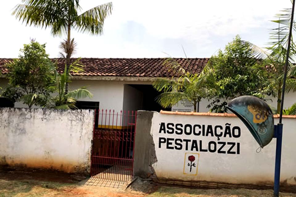Associação Pestalozzi abre edital de contratação para os cargos de assistente social, fisioterapeuta e fonoaudiólogo
