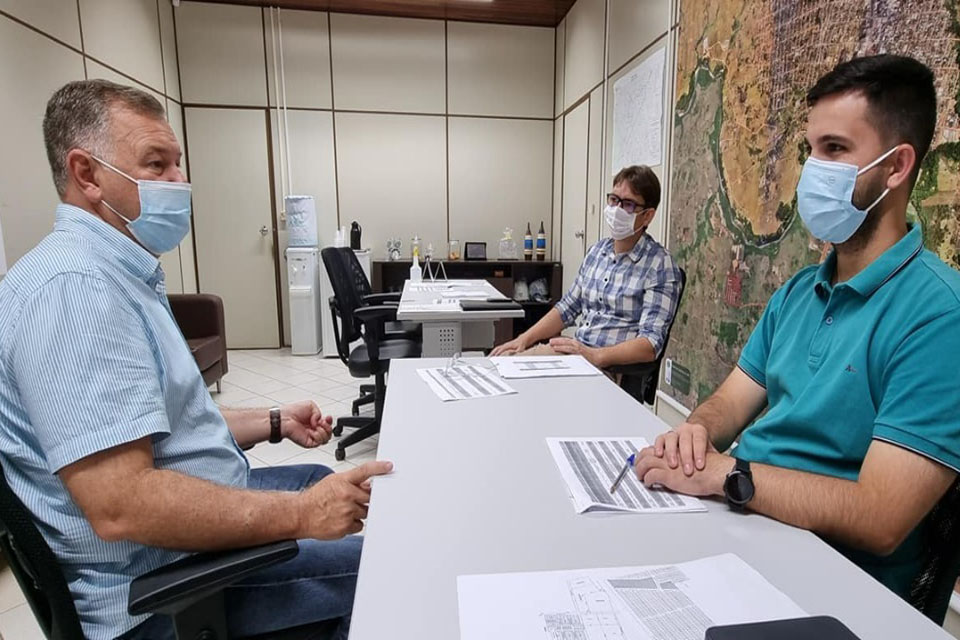 Deputado federal Lúcio Mosquini destinou quase R$ 6 milhões para custeio da saúde pública em Jaru somente em 2021