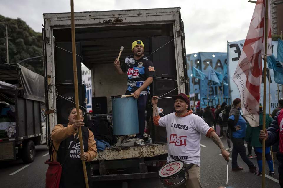 Caminhoneiros fazem paralisação na Argentina por valor do diesel no país