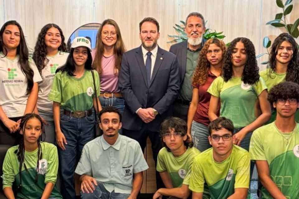 Deputado Alex Redano garante transporte escolar para alunos do Ifro em Ariquemes
