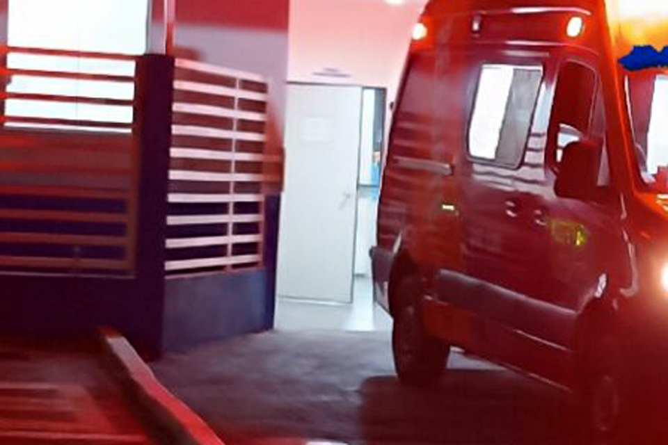 Mulher é esfaqueada após se recusar a dançar com homem em casa de shows