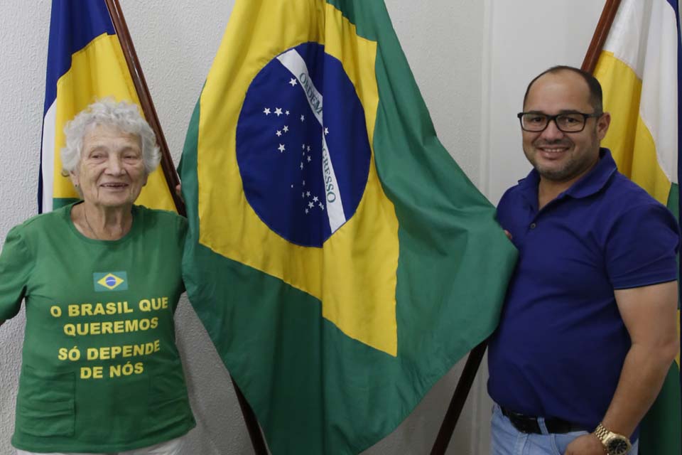 Pioneira elogia ações da atual gestão que está transformando as principais vias da cidade