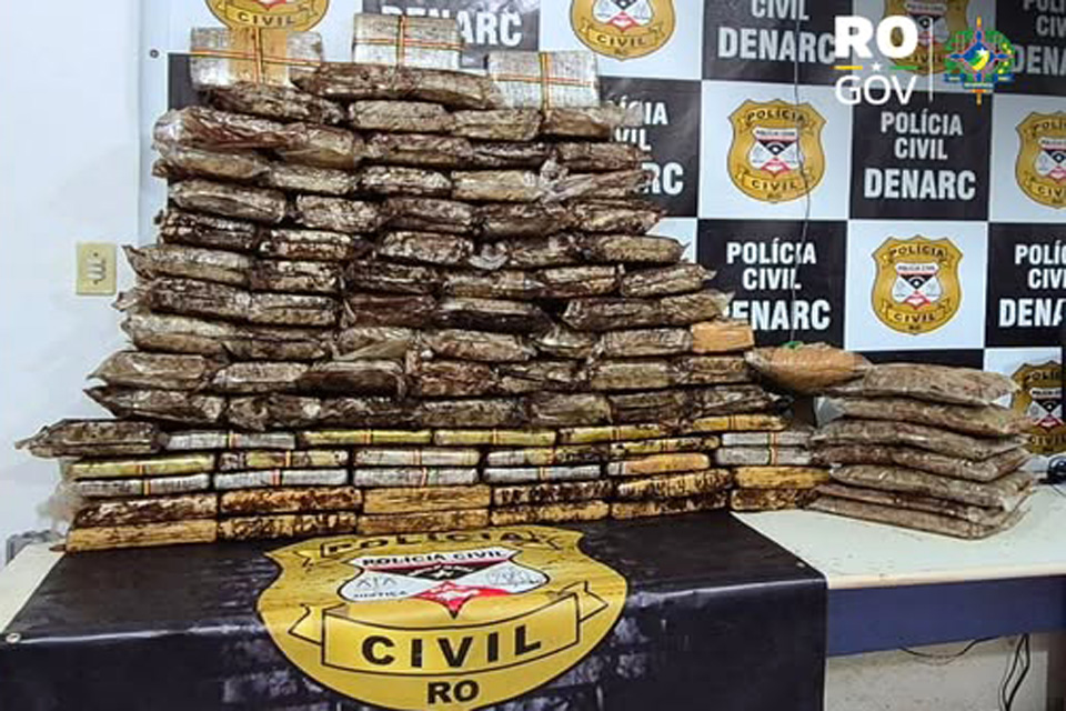 Polícia Civil apreende 100 kg de skunk e prende foragido da Justiça