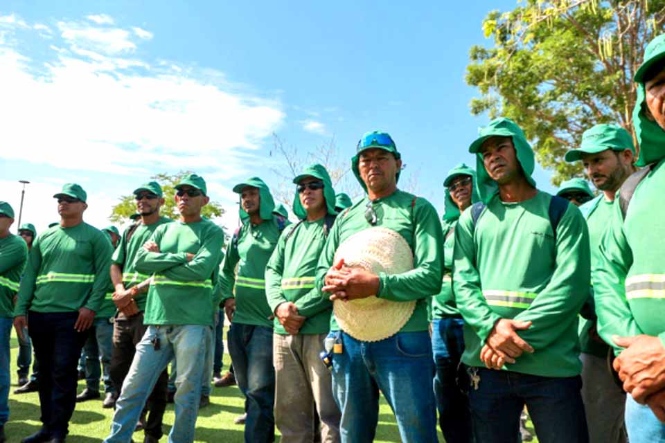 Mais de 100 profissionais contratados em feirão reforçam revitalização de praças e parques em Porto Velho