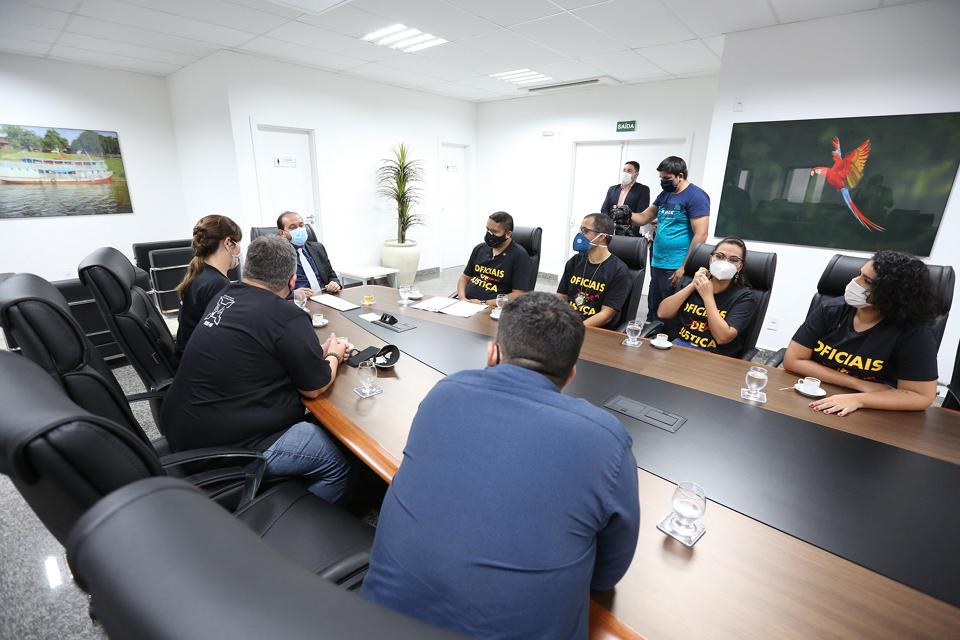 Presidente Laerte Gomes recebe representantes da classe de Oficiais de Justiça de Rondônia
