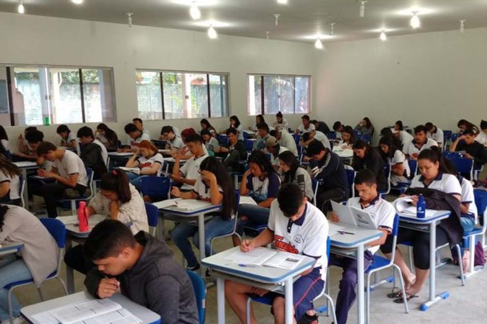 Resultados de estudantes da Rede Pública Estadual de Rolim de Moura garantem vagas em universidades do país