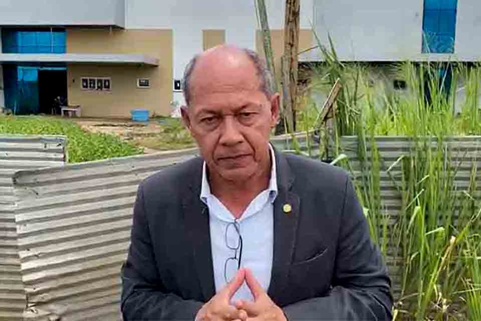 Coronel Chrisóstomo fiscaliza obras do Hospital Regional de Guajará-Mirim e pede a conclusão rápida das obras ao governo estadual