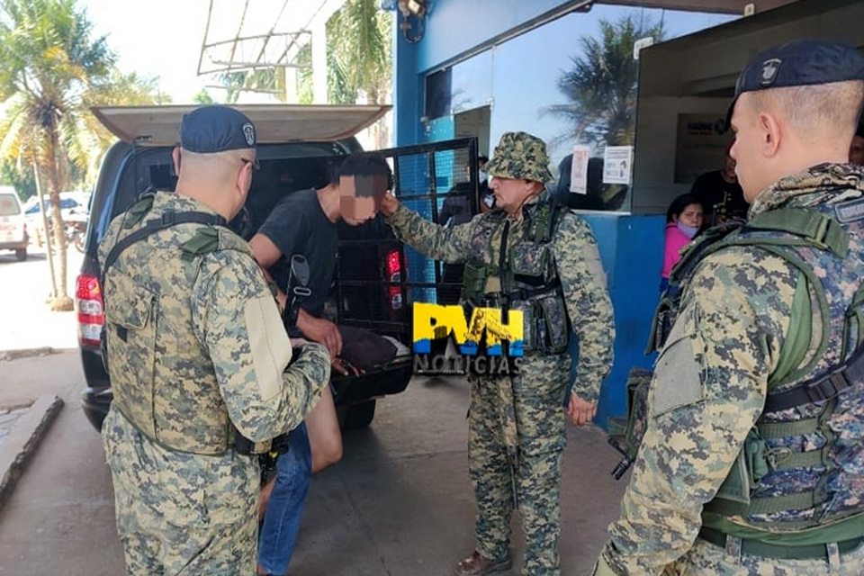 Homem tenta fazer assalto com arma de brinquedo e acaba baleado