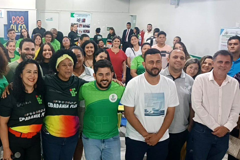 Deputada Sílvia Cristina participa da entrega de certificados de cursos do Cidadania Plena em Buritis