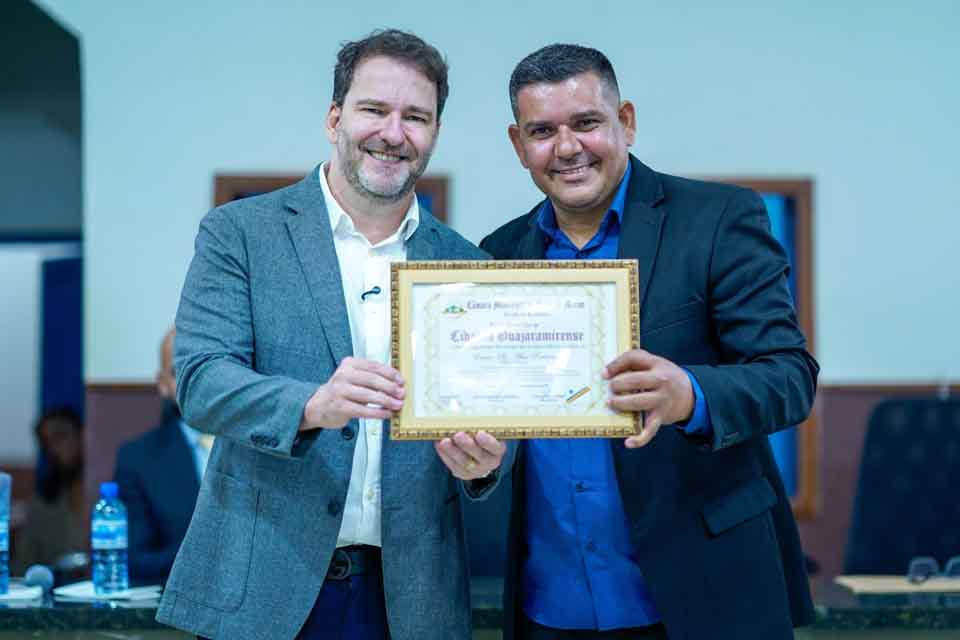 Alex Redano recebe Título de Cidadão Guajaramirense em sessão solene da Câmara Municipal