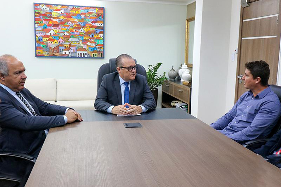 Procurador-Geral de Justiça assina contratos com construtora para melhorias em prédios de Ji-Paraná e Porto Velho