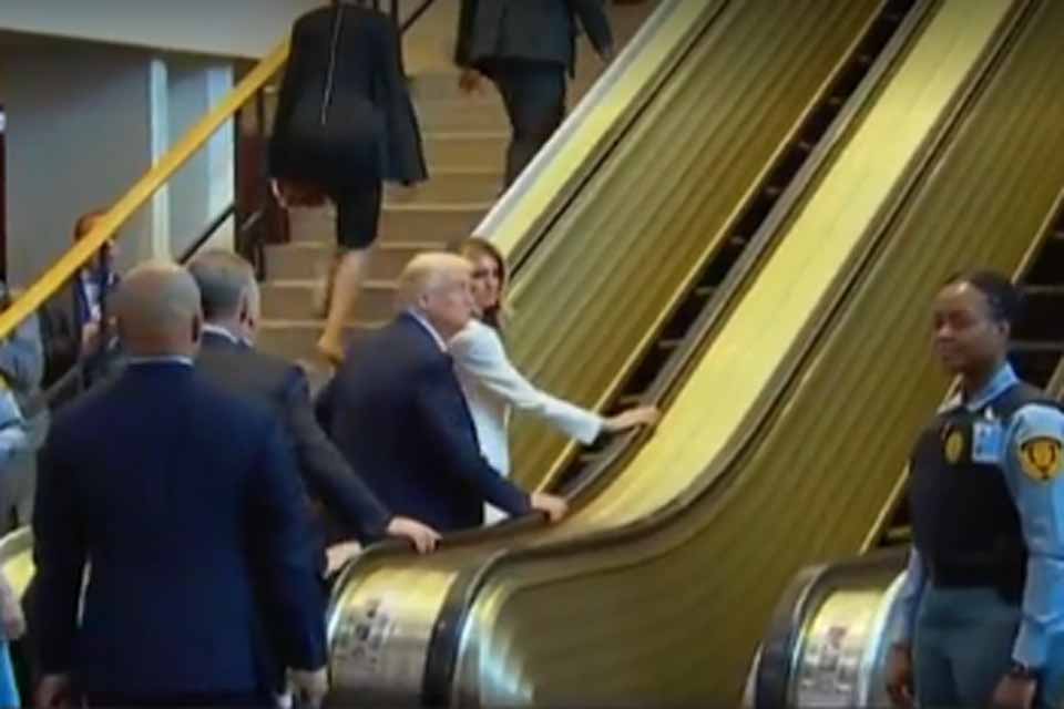 Trump diz ter sido sabotado na ONU após falhas na escada rolante e no teleprompter e exige investigação