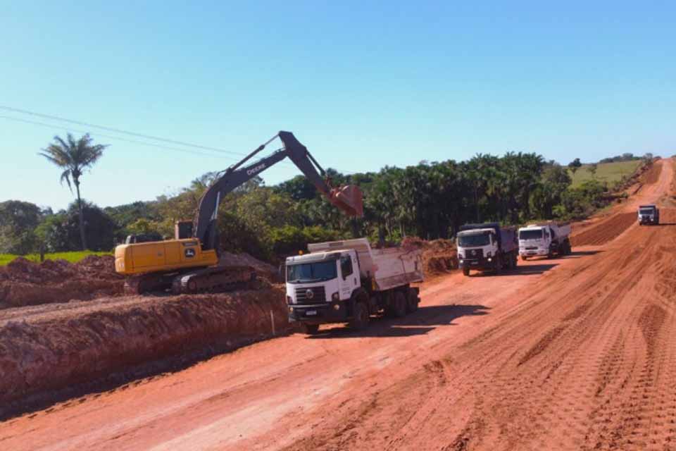 Rodovia 133, conhecida como estrada do calcário, tem melhorias em 10 quilômetros de estrada em Espigão