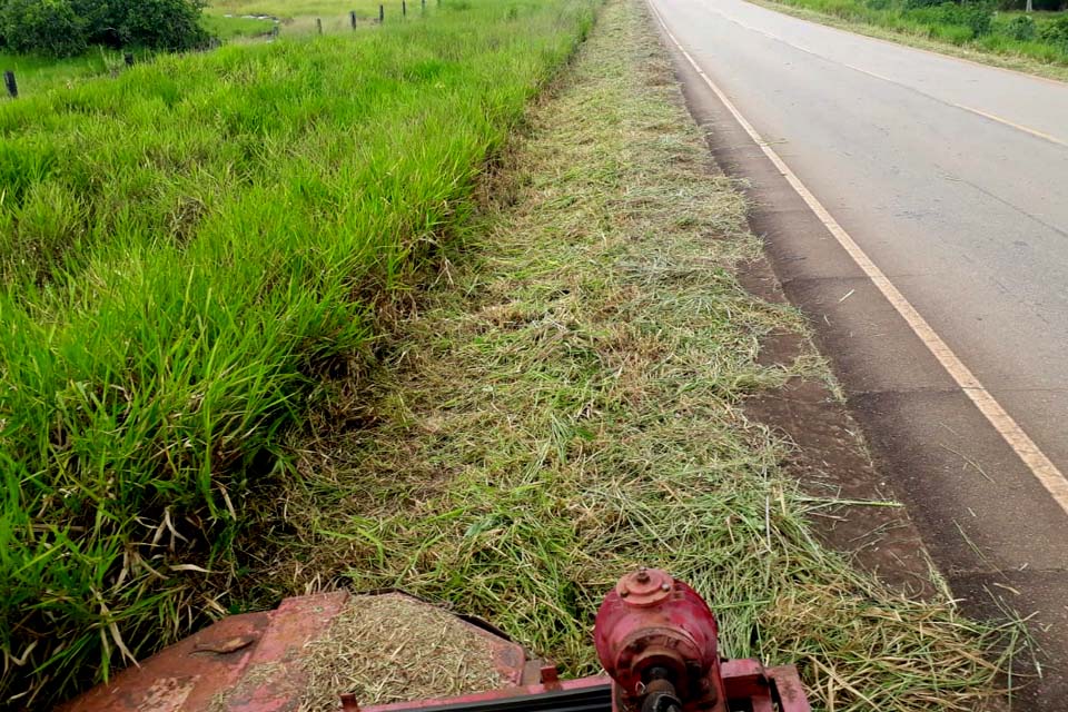 DER executa limpeza na Rodovia 479, que interliga municípioà BR-364