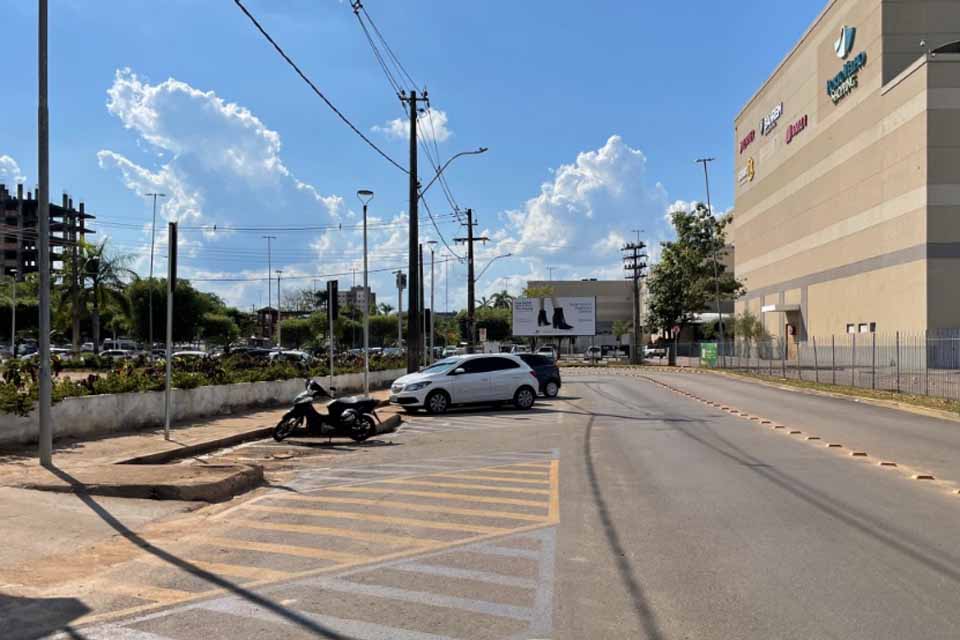 Retirada de canteiro central ao lado do shopping já reflete em melhorias para motoristas e pedestres