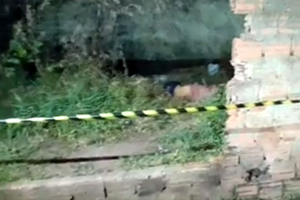 Homem é assassinado a pauladas em terreno abandonado na zona sul