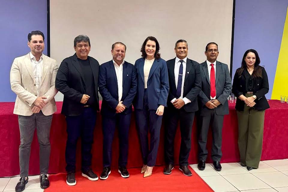 Cirone faz palestra para acadêmicos da Estácio sobre mitos e desafios na era da informação na vida pública