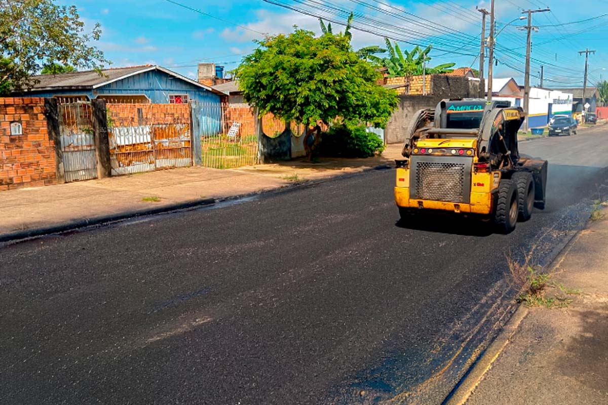 Bairros do 1º distrito de Ji-Paraná recebem serviço de tapa-buraco