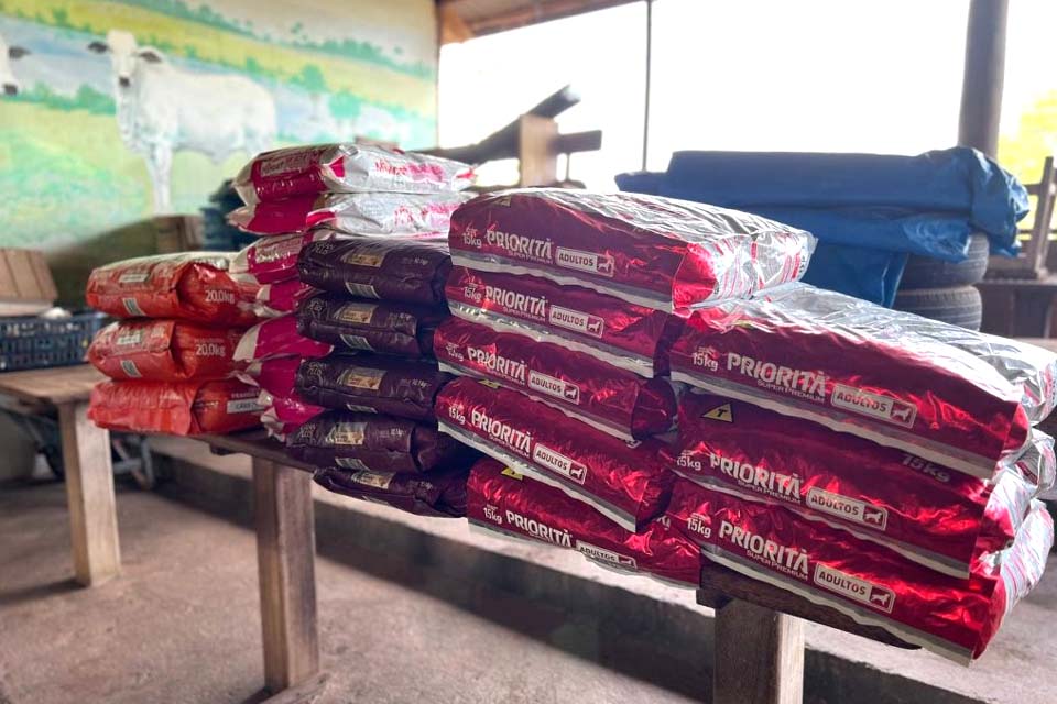 Prefeitura de Cacoal doa 500 kg de ração à Associação Vira Lata, Vira Amor