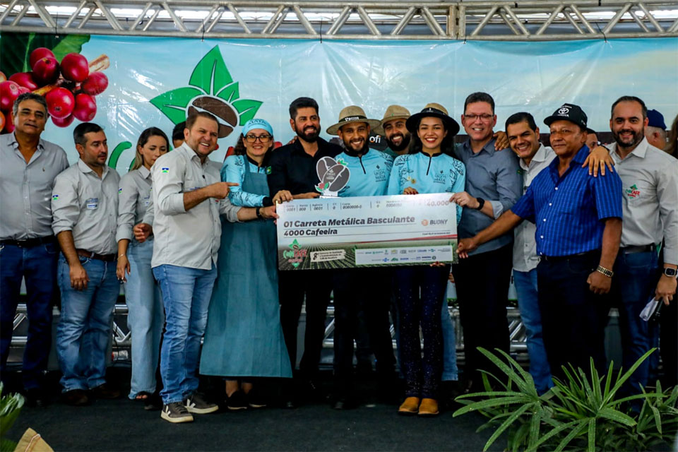 Governador Marcos Rocha entrega premiação aos vencedores do 8º Concafé em Cacoal