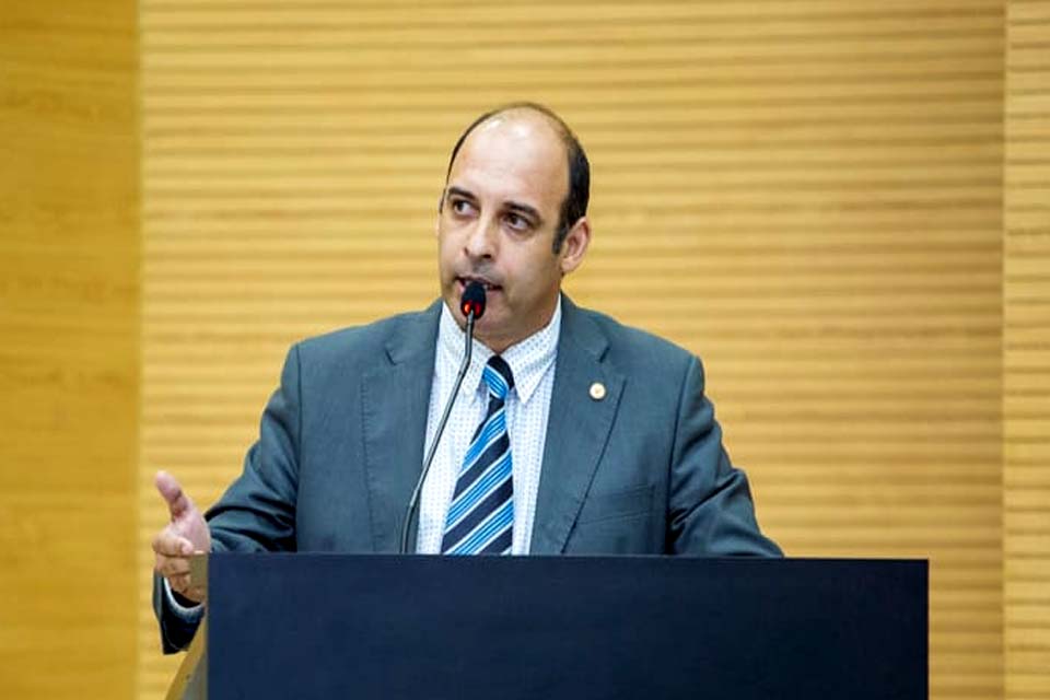 Deputado Ari Saraiva pede continuidade do concurso público da POLITEC