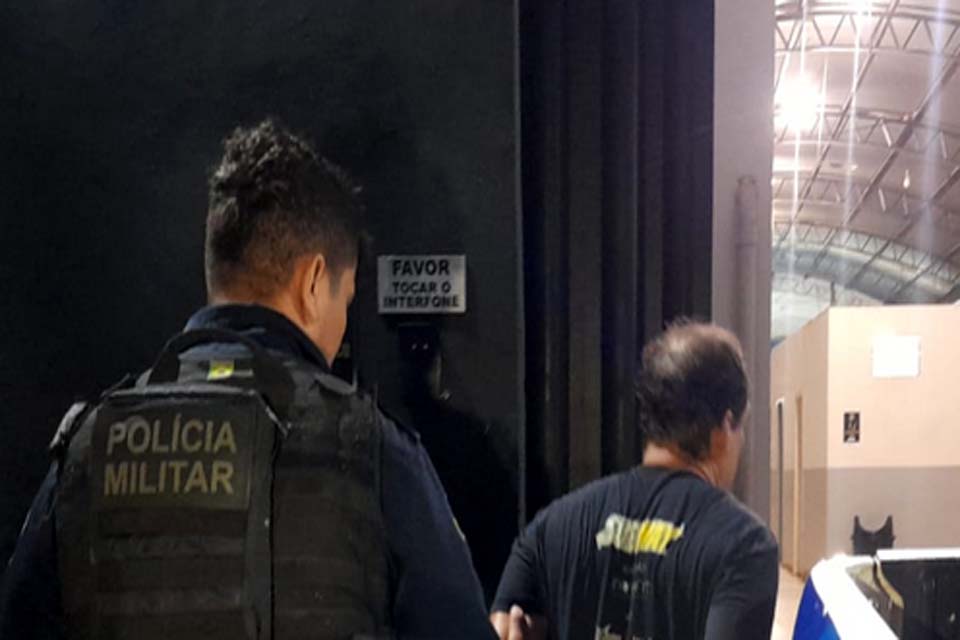 Homem é preso após fazer furto em veículo e compras com cartão da vítima