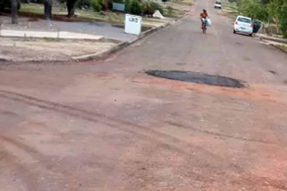 Moradores comemoram recuperação da Avenida Cristóvão Colombo em Pimenta Bueno após denúncia