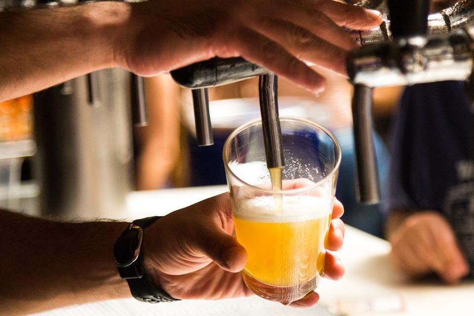 Decreto libera consumo de bebida alcoólica em restaurantes, lanchonetes e congêneres