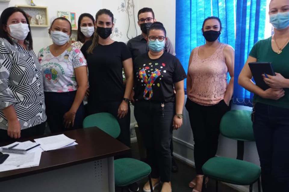 Pais de Alunos com TEA são recebidos pela secretária municipal de educação