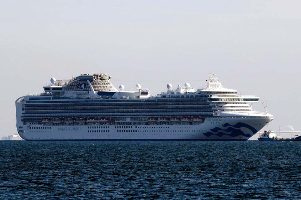 Operadora de navio em quarentena afirma que vai reembolsar passageiros