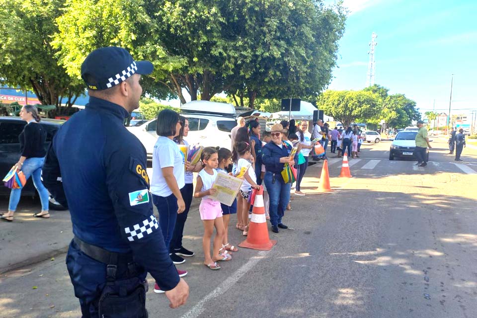 Trabalho Infantil e Violência Contra a Pessoa Idosa são temas de pit stop realizado pela Semdes